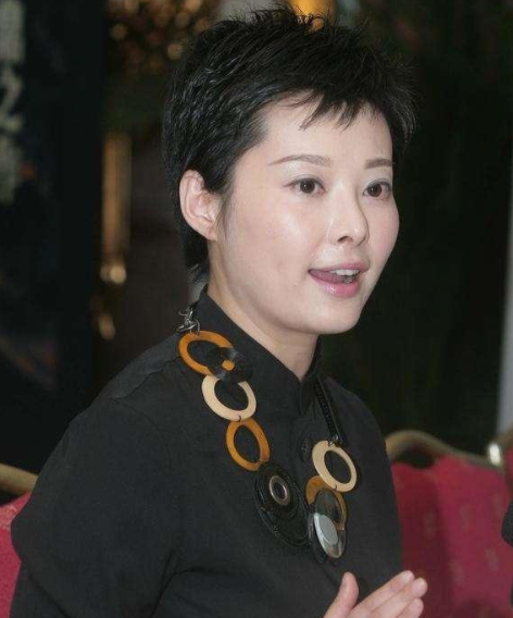 她被誉为内娱的"奥黛丽·赫本",为在火遍全国后,突然消失不见