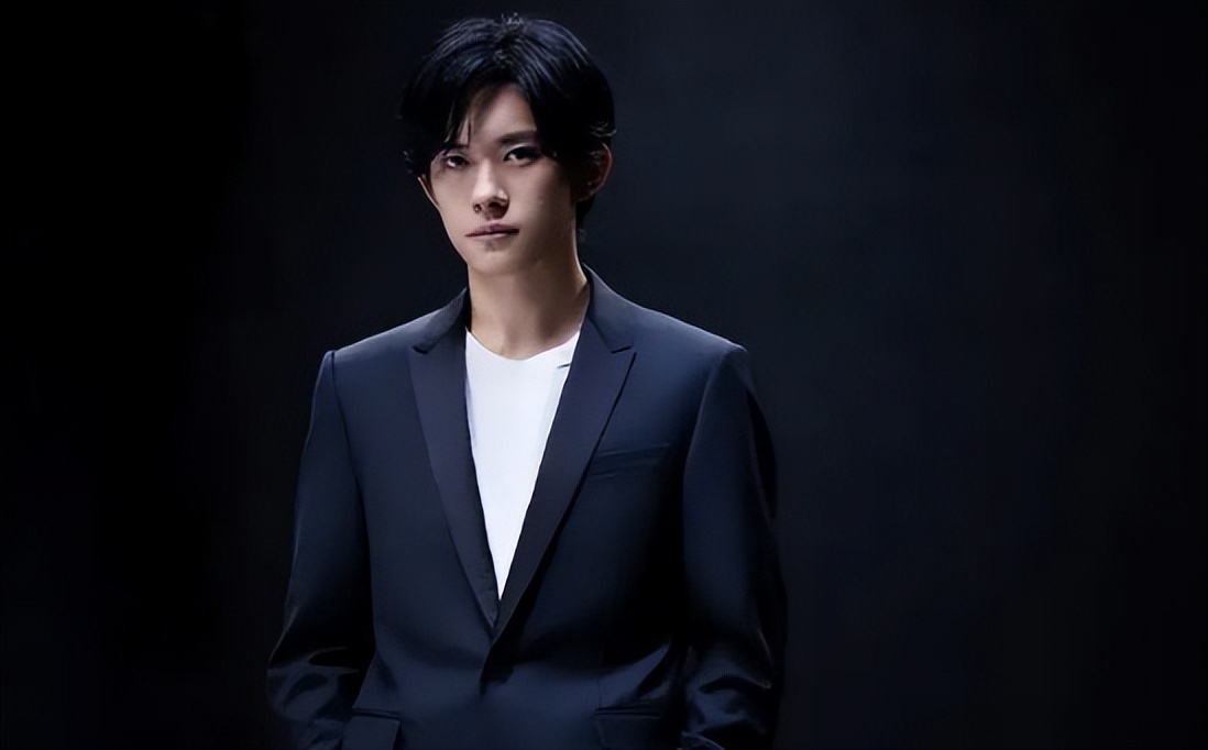 易烊千玺，胡先煦，罗一舟三人考上了编制的事件，引发网友的不满