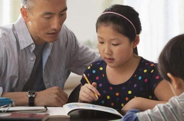 小学生作文《我的理想》走红，老师批语引人关注：小心你的同桌