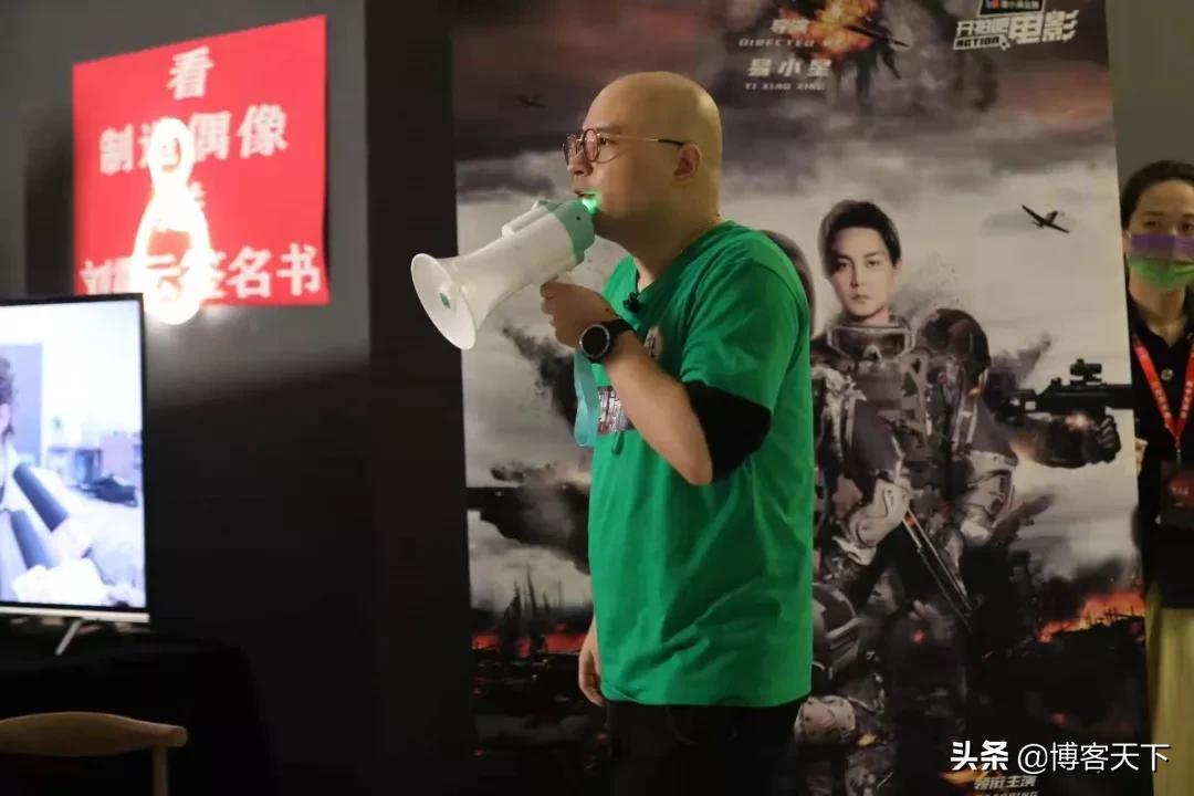 易小星：时代不一样了，缝纫机变成了电脑