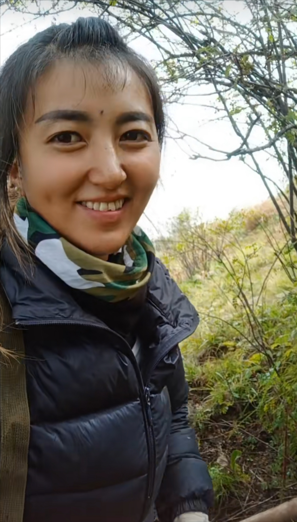 06世界杯拉姆（那個在直播中被前夫縱火燒傷的藏族女孩拉姆，已經去世兩年了）