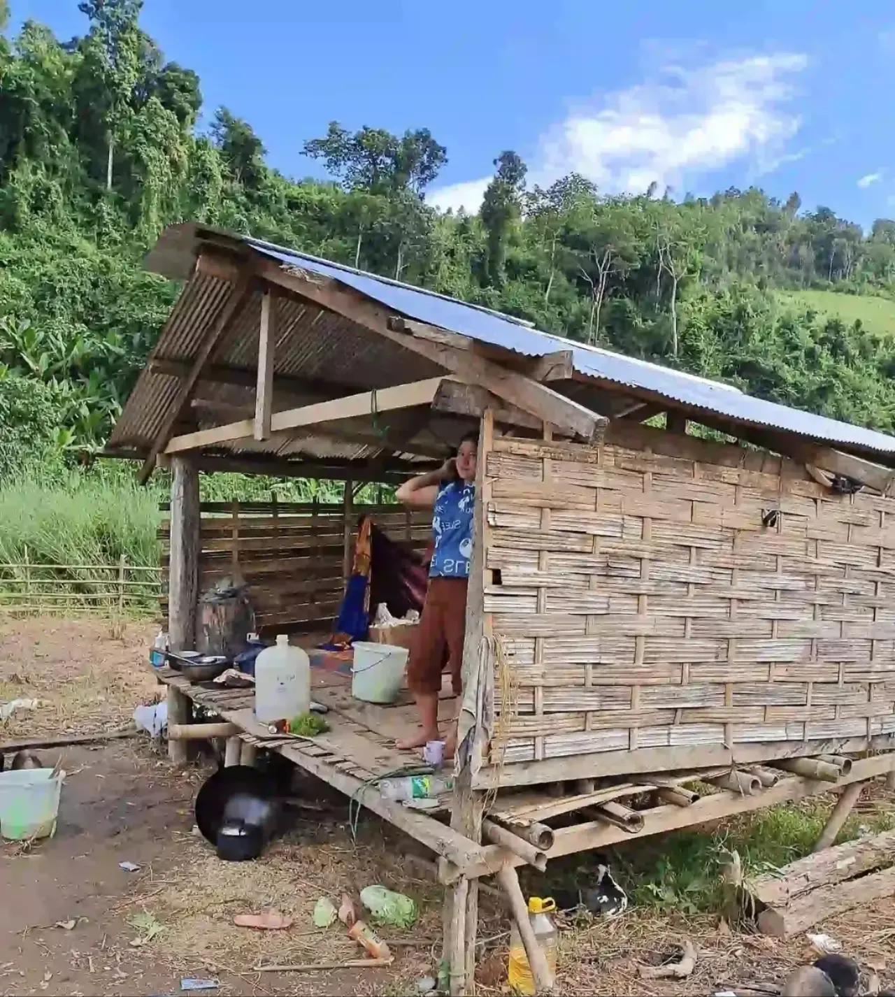 广东男子娶小20岁老挝媳妇，建竹屋当婚房，发现老挝女孩很能吃苦