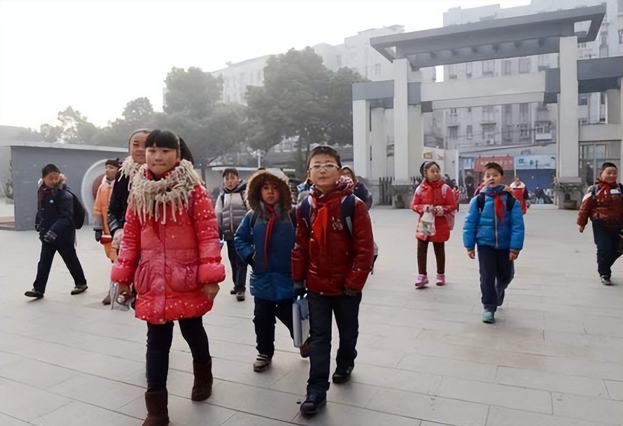 什么时候进九(中小学生寒假要来了，多地公布放寒假时间，看看有你的地区吗？)