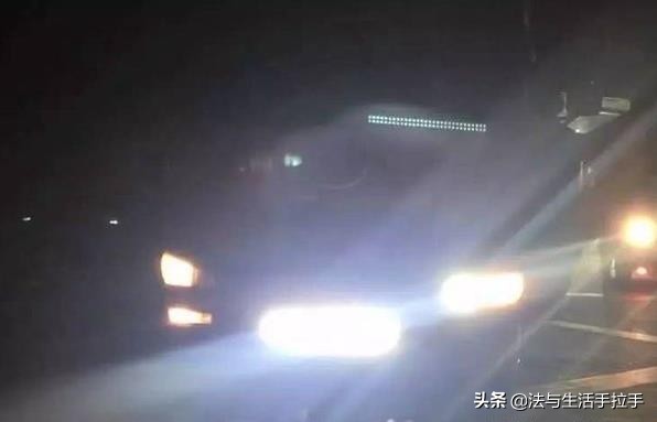 大货车加装后射灯被处罚，司机直言很委屈，如何合规使用后射灯？