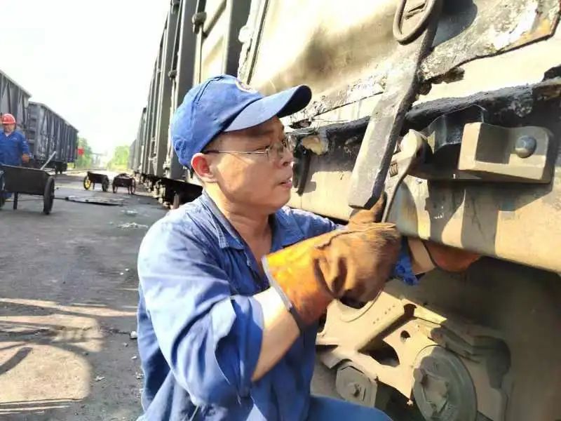 守护旅客团圆路，他们的中秋别样红火