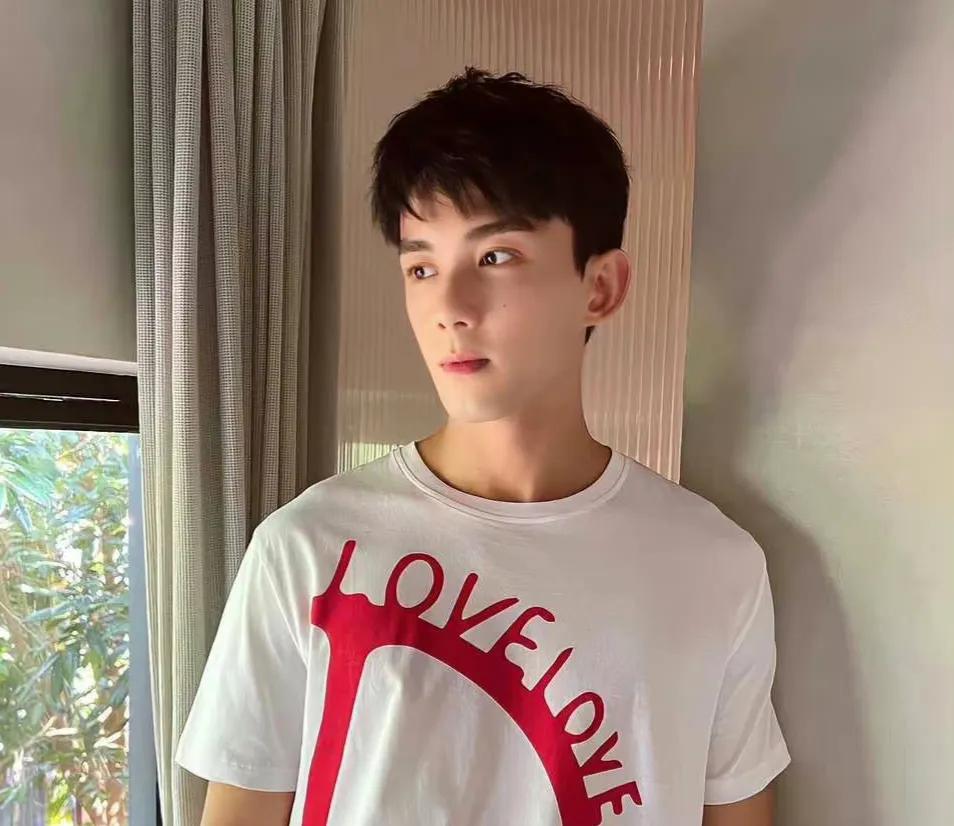 肩膀内扣暗藏含义，罗晋：这盛世如我所愿