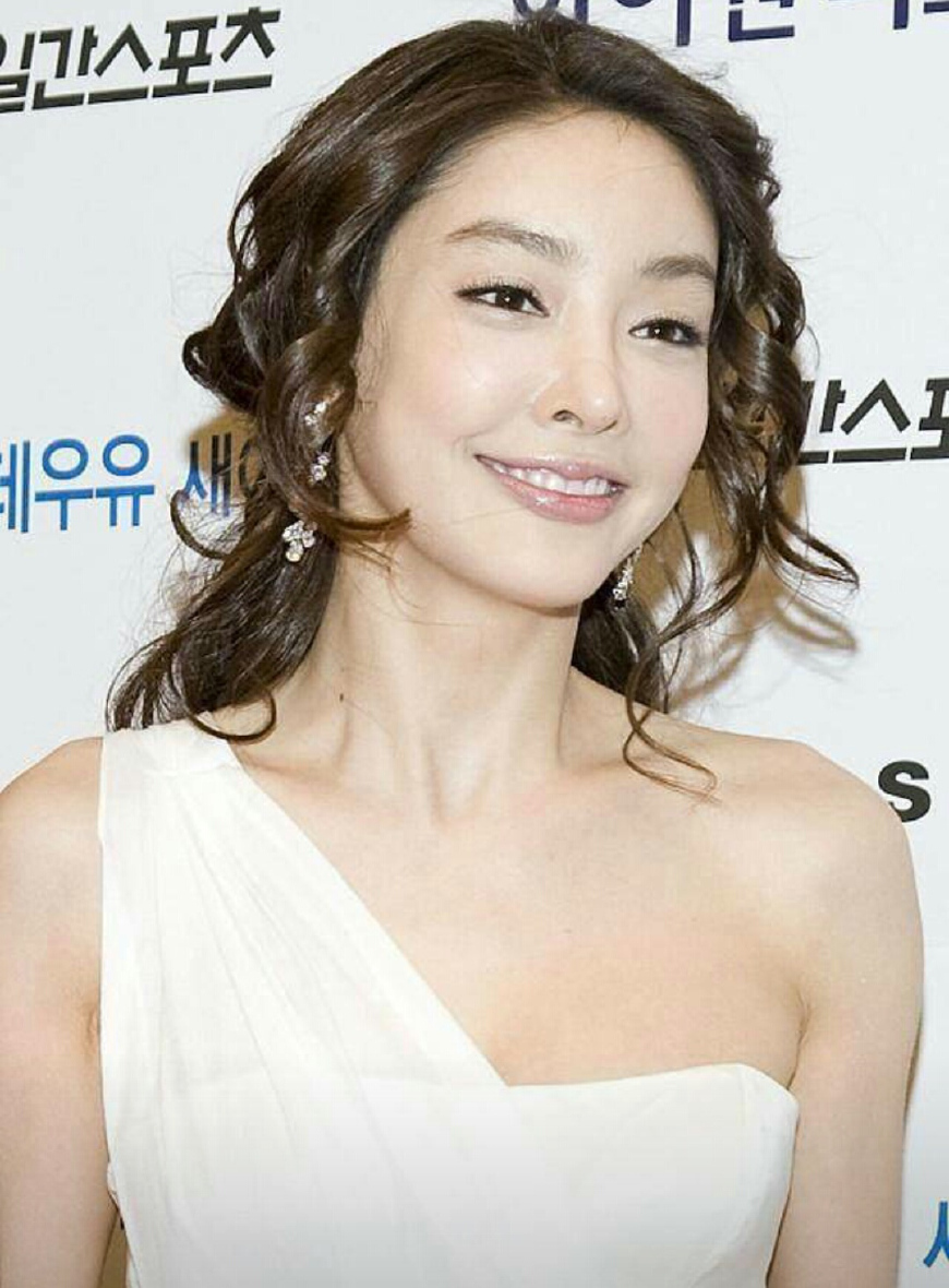 韩国最惨女星张紫妍,被迫陪睡财阀上百次,同时服侍父子两人!