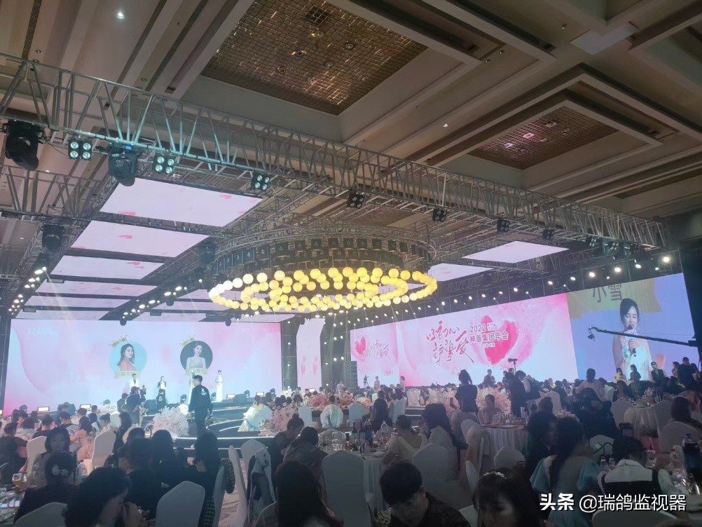 神首集团四周年庆典铠甲一号直播助力，原来竖屏使用也可以这么爽