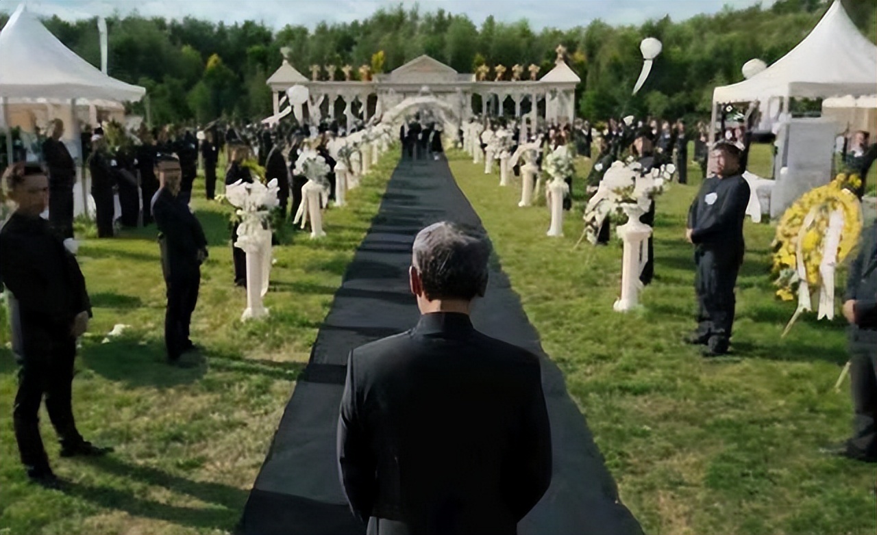 殡葬行业版《西虹市首富》，花300万办葬礼的《东北告别天团》