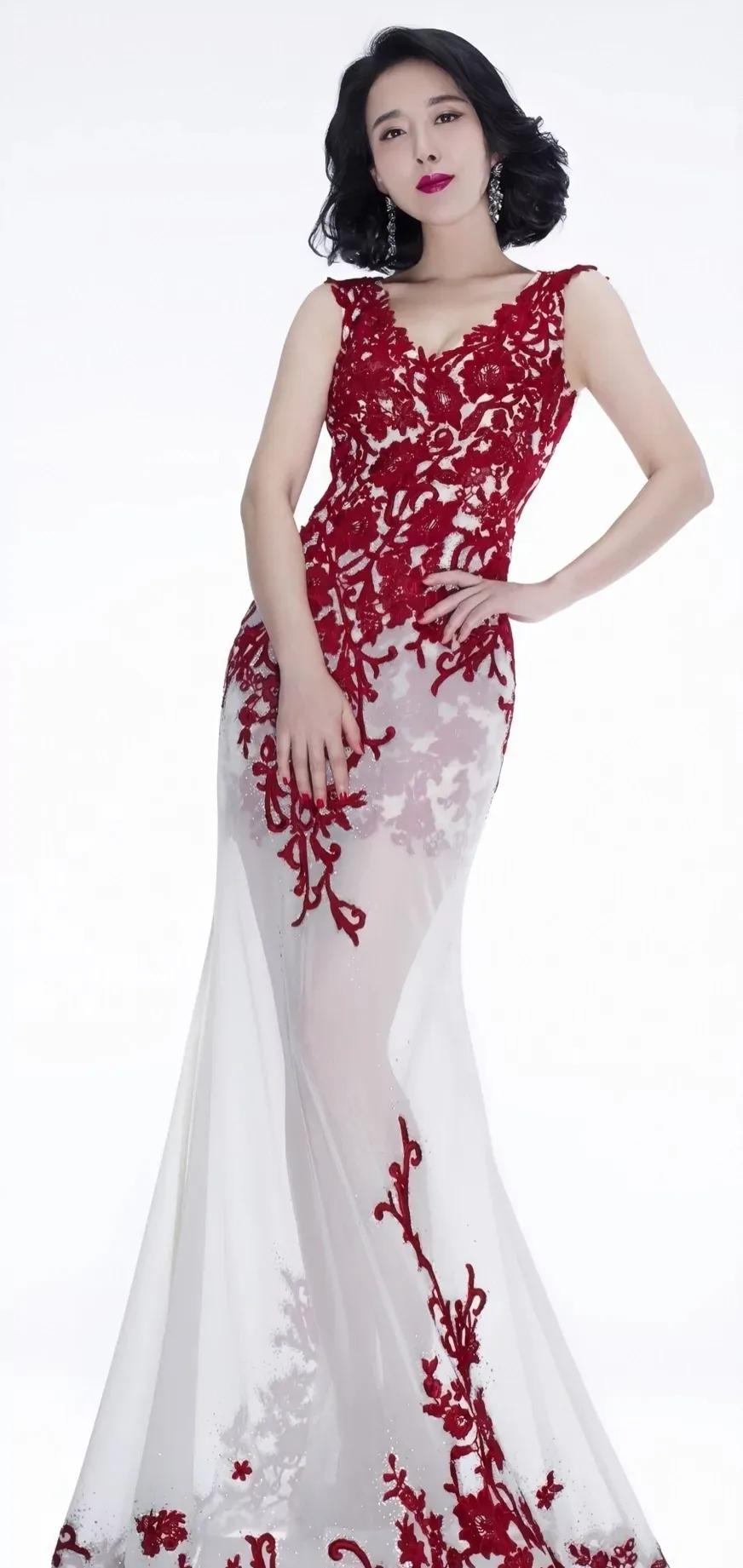 颜丹晨温柔对自己，打败时间，时尚又有女人味的美图合集