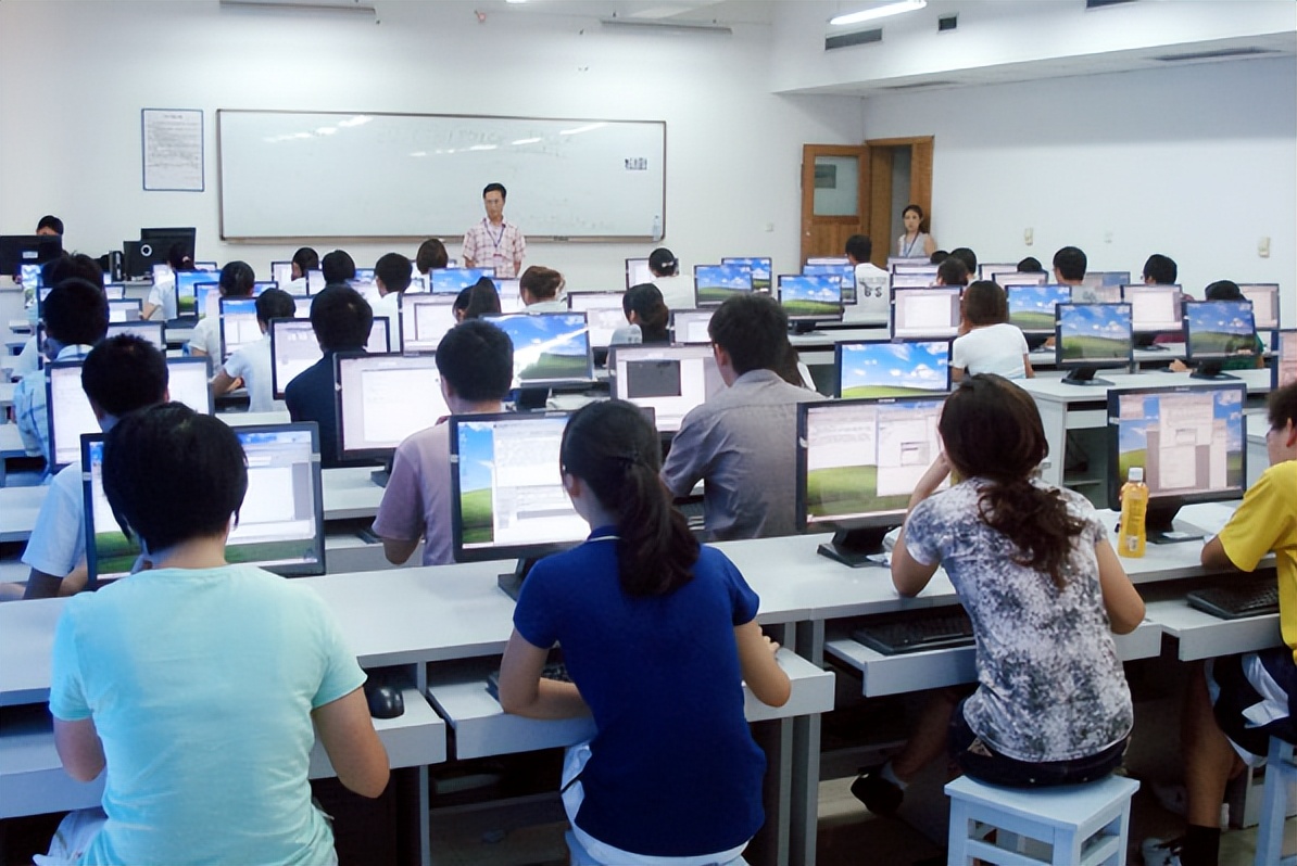 大学专业报考热度排名，毕业后不用过于担心就业，薪资还有保障