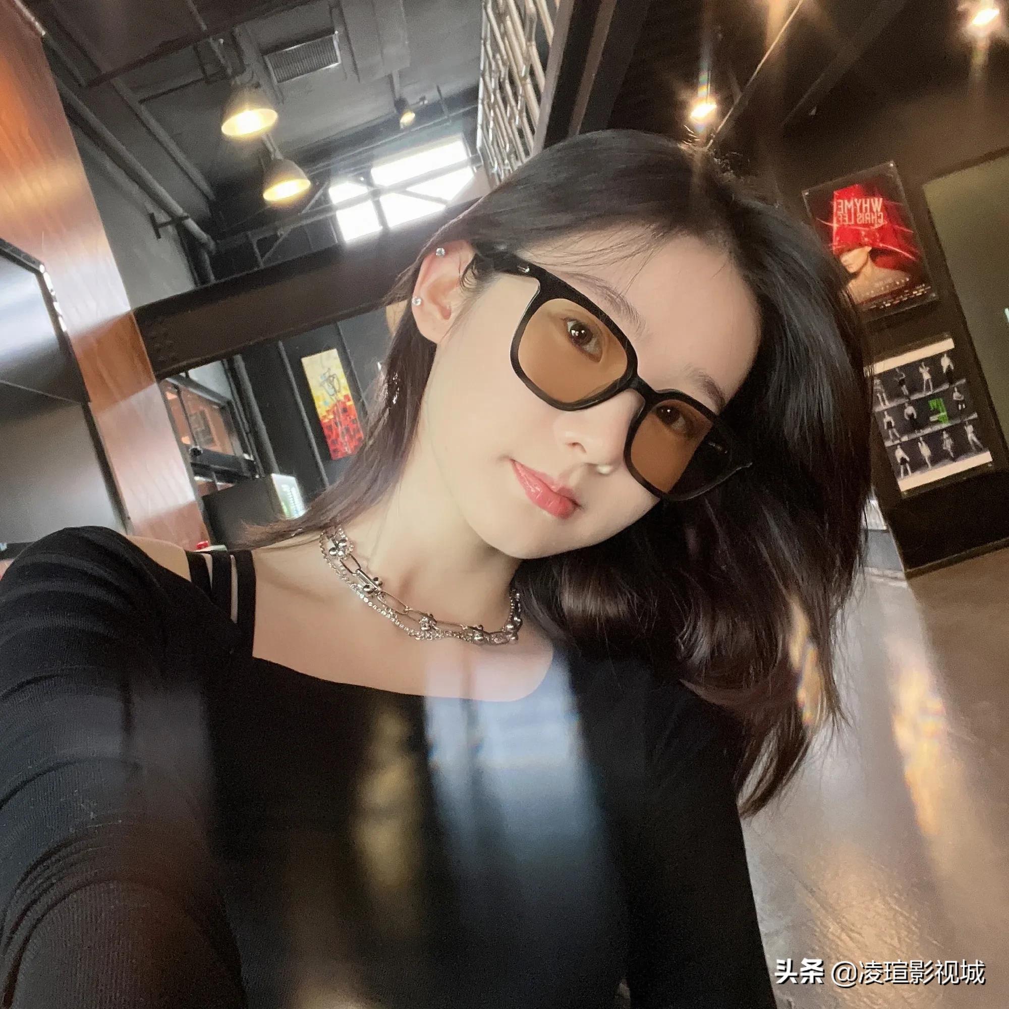 明星壁纸图片分享：张艺凡（1）