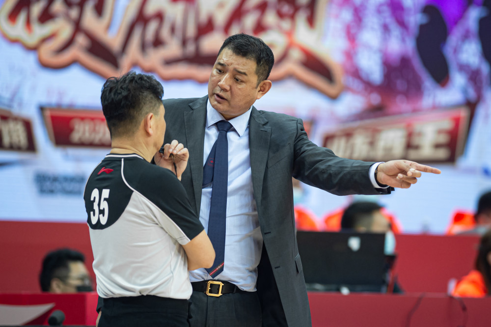 中国国际级篮球裁判员共有多少人(国际级篮球裁判宋晓竞:从前台到幕后