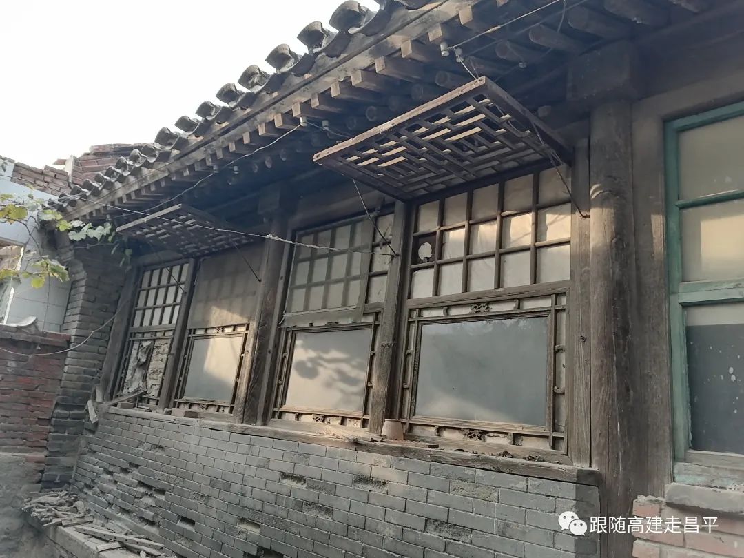 由著名导演执导的三部影片中的昌平沙河镇的影像