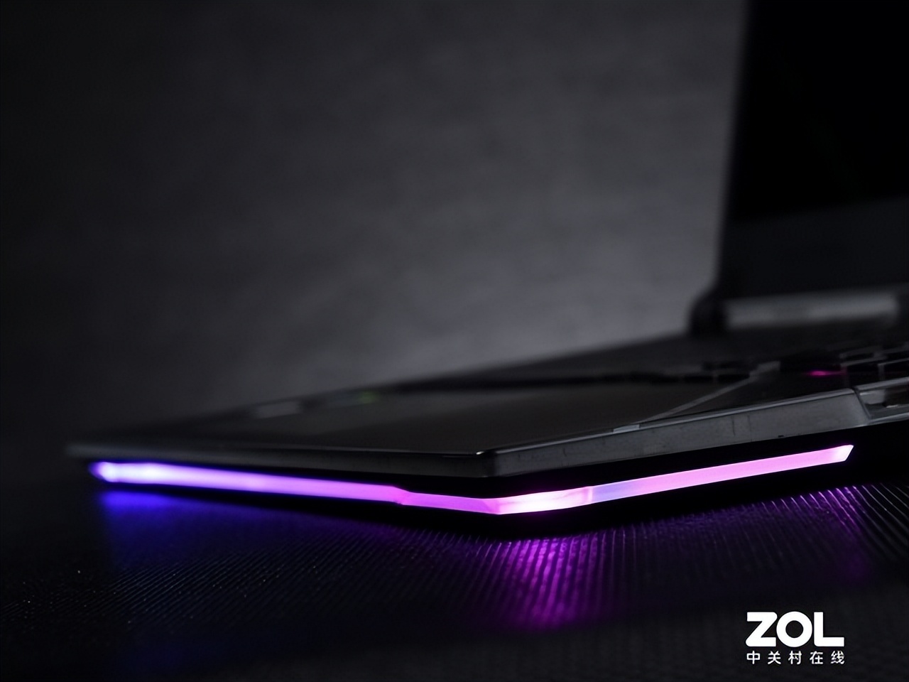 用27999元的12代酷睿i9顶级游戏本办公玩游戏是一种怎样的体验