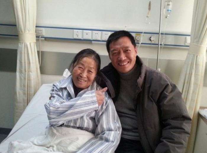 为了帮助儿子还房贷即使已经到了安享晚年的年纪她仍然坚持拍戏,但是