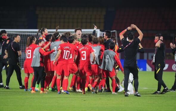 足球之夜女足亚洲杯（6-5！中国女足击败卫冕冠军：320万奖金到手，央视无缘见证奇迹）