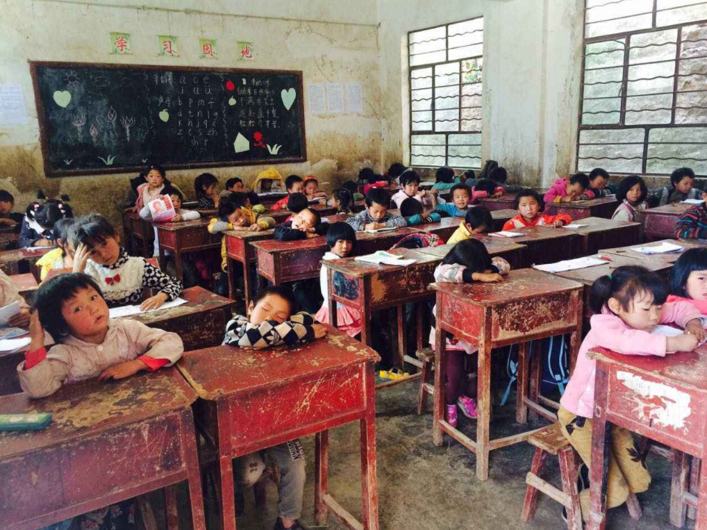 多名高考状元“家庭背景”曝光，家庭状况很相似，网友感叹太现实