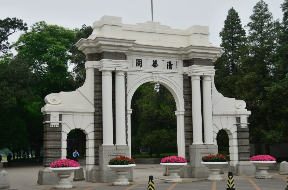 武亦姝会是下一个“奶茶妹妹”吗？同是清华高材生，二者差距在哪