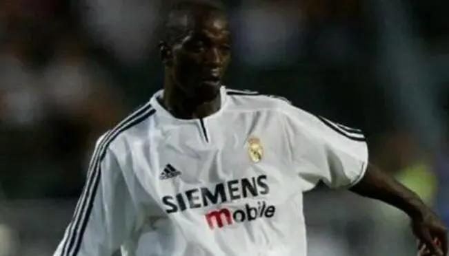 2002年皇马阵型是什么（记得2002欧冠冠军皇马主力阵吗？后卫卡洛斯，中场齐祖，前锋劳尔）