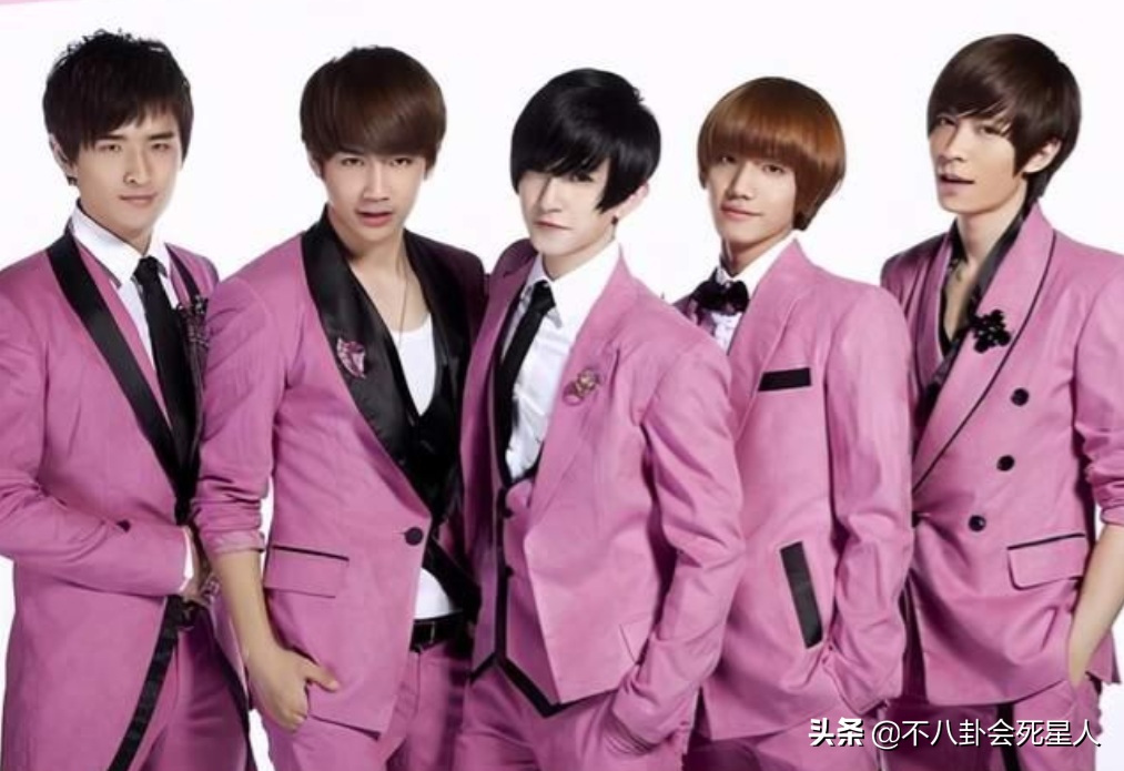 表面恩爱，实际“拳头相向”，从黄奕到黄嘉千，被最亲近的人伤害