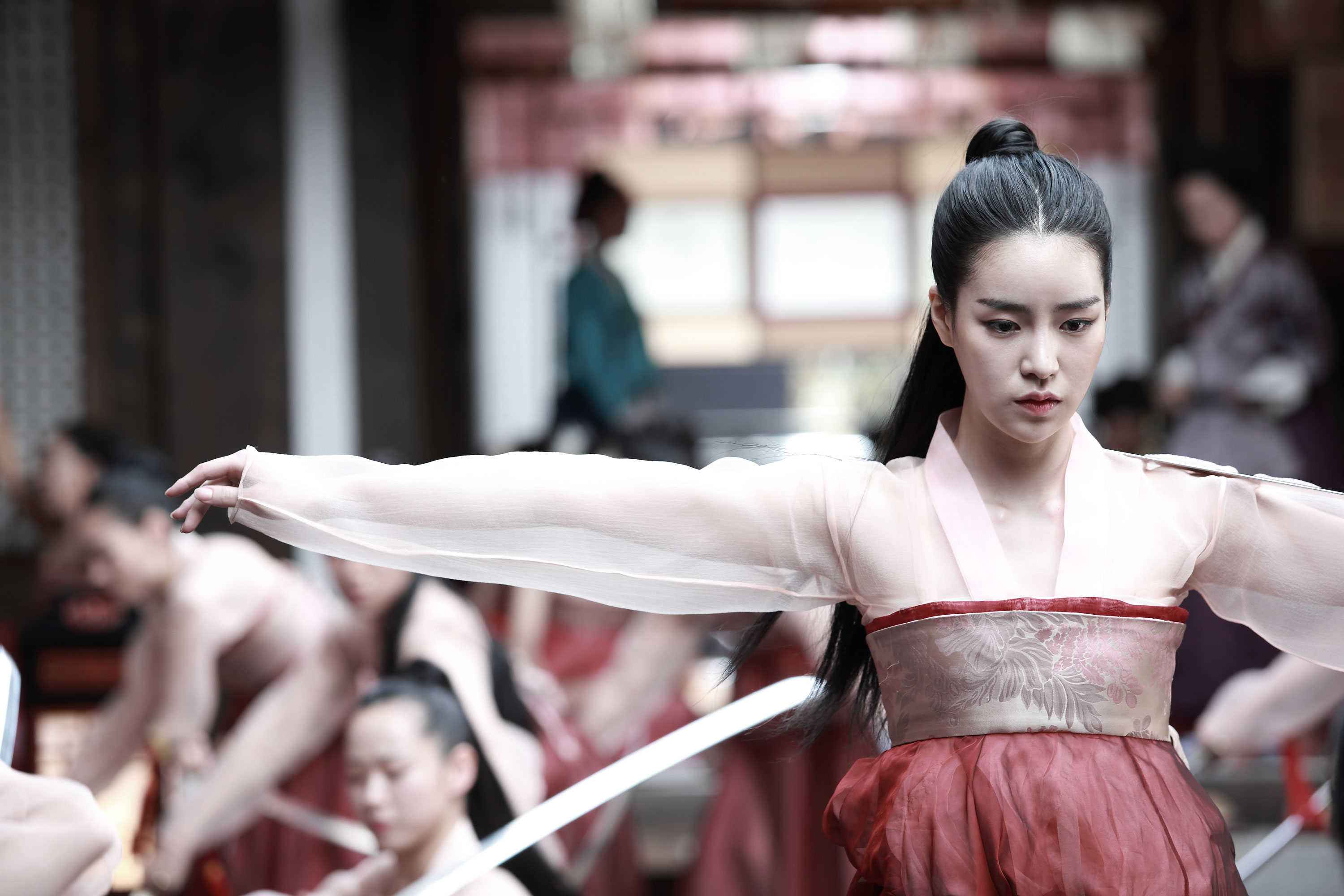 “出道即巅峰”的演员，金泰梨每部戏都超红她拍戏多年却停滞不前