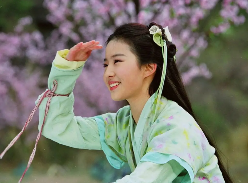 33岁的刘亦菲至今为何还是单身，看完下面你就明白了