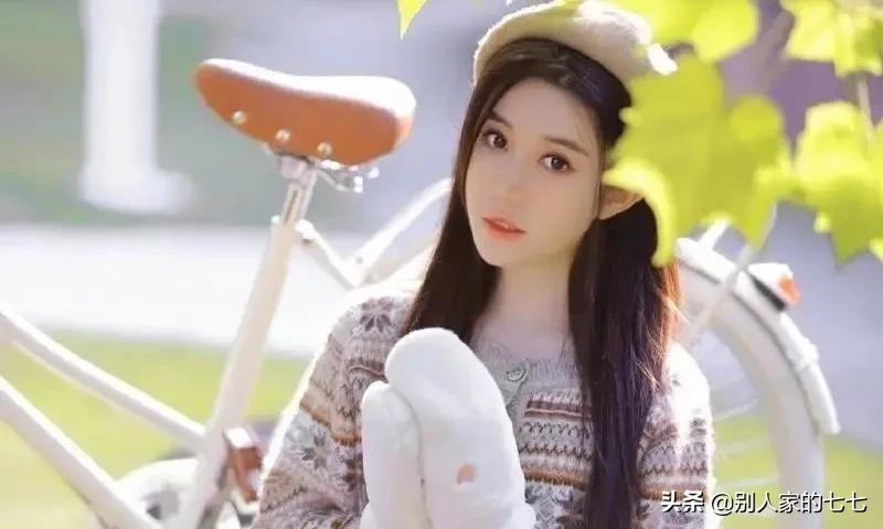 女人想你了,不会直说“我想你”,而是这样“暗示”你