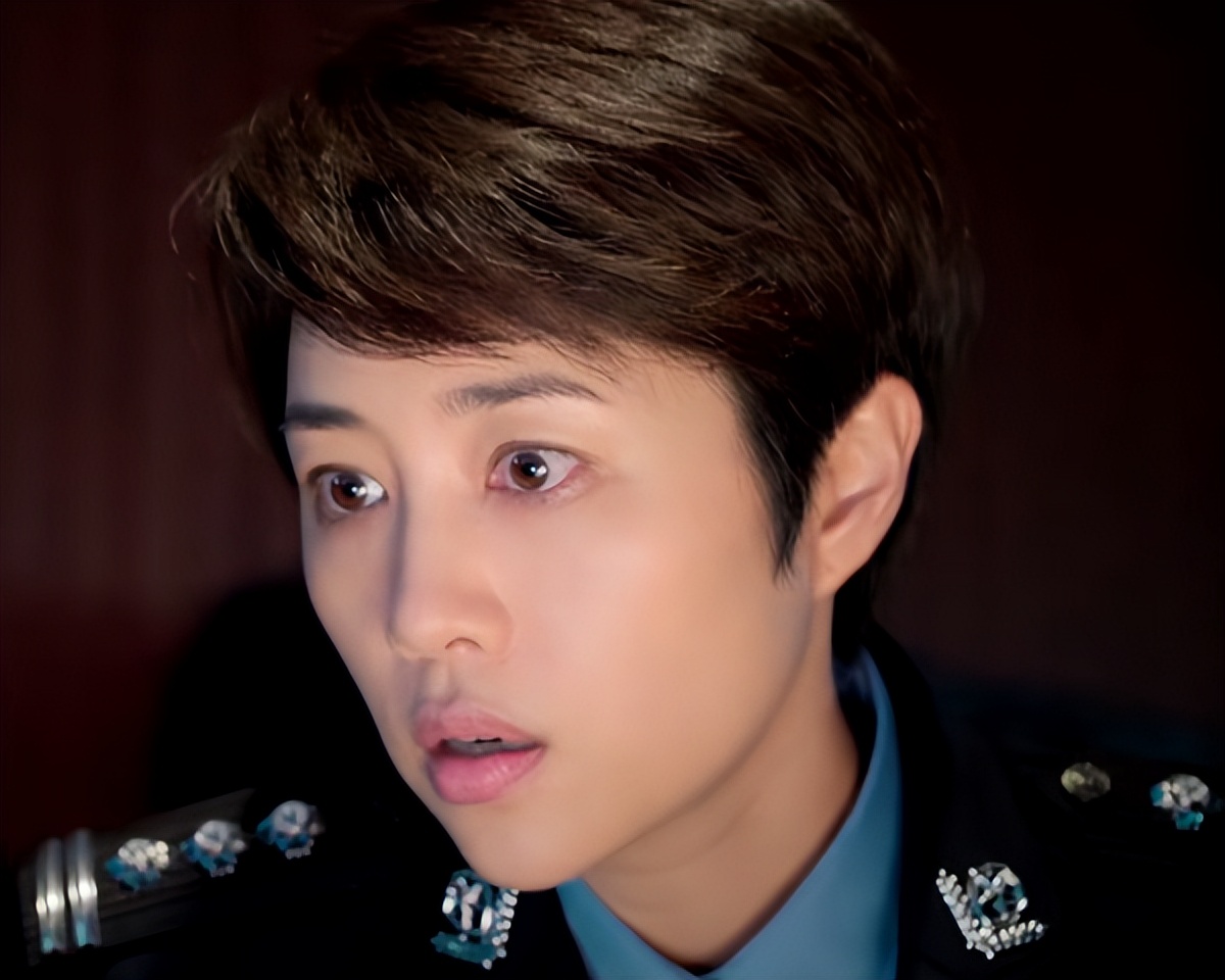 《庭外》张龄心又美又飒，万茜惊鸿一瞥，这个反派也很美很出彩