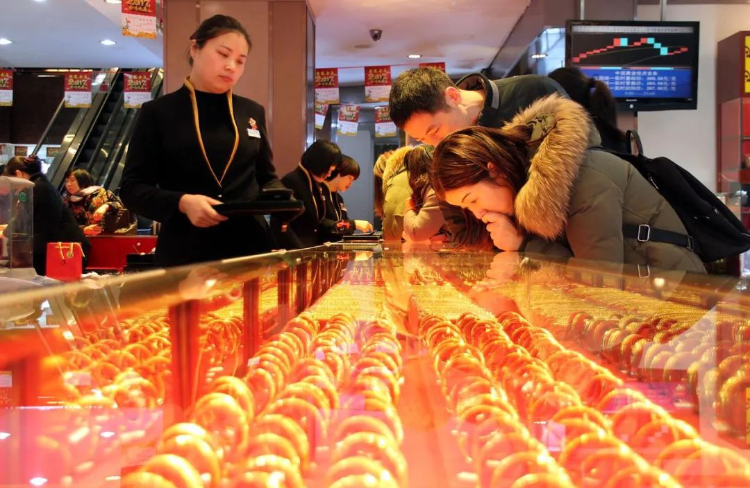 周大福黄金还会跌吗（周大福黄金回购）