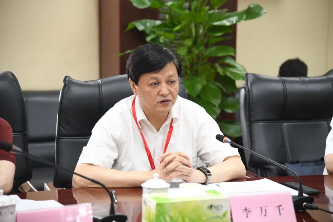 李万千在鹤城开展社会保障“一法一条例”执法检查