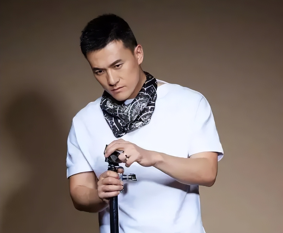 何洁赫子铭的婚姻互撕史：离婚前比烂，离婚后比惨