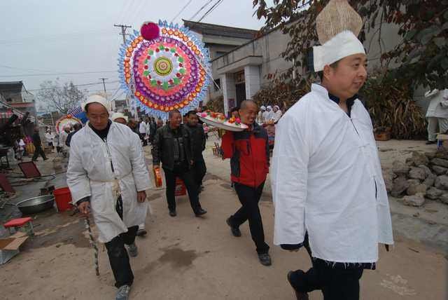 三起三落是什么生肖(蟠龙山塬三朝元老宰相党崇雅古宅街院火红的柿子树)