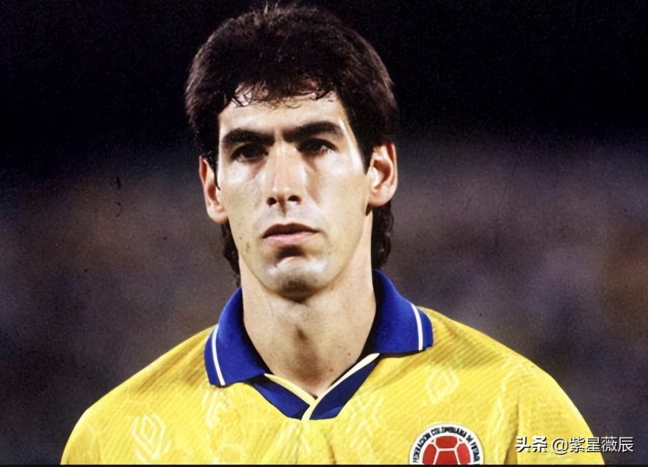 94年美国世界杯球星(94年世界杯，哥伦比亚埃斯科巴把球踢进自家门，回国后遭12枪杀害)