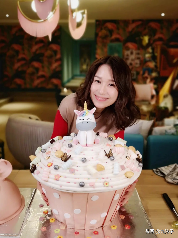 刘恺威的前女友，扛着“小刘嘉玲”招牌的邝文珣，为何红不起来？