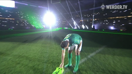 不莱梅埃尔顿资料（全是回忆！43岁老将的告别赛，太多熟悉面孔，40500球迷赶来见证）