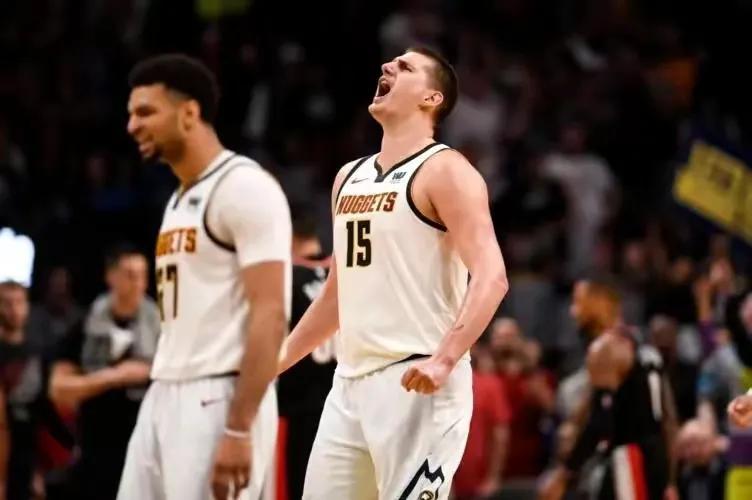 nba現(xiàn)役能成為巨星的有哪些（NBA現(xiàn)役最勵(lì)志的八大球星，巴特勒名利雙收，約基奇逆天改命）