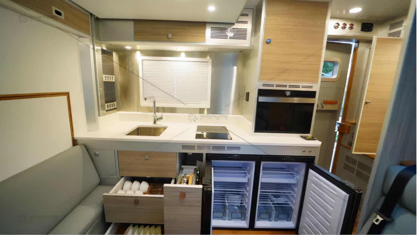 硬核流浪、逐光前行——国产4×4越野房车居住篇