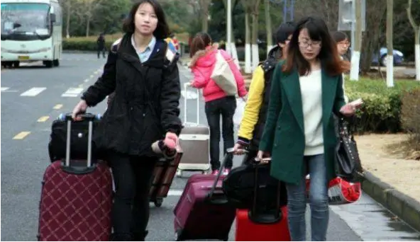 在省内和省外读大学的区别，工作后才明白，选错的学生遗憾不已