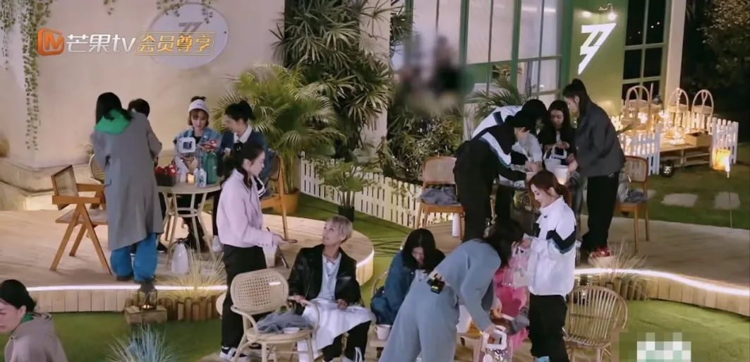 赵樱子，你是我的尬神。。​。​