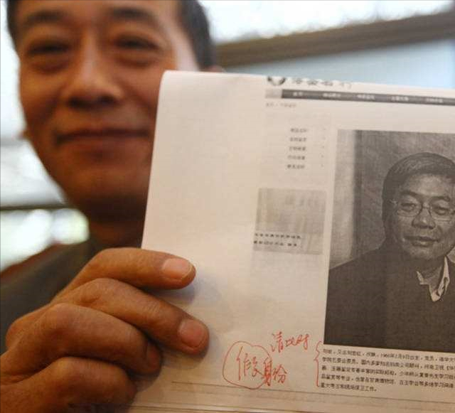 2009年河南农民鉴宝被套路，"专家"17万收走宝物，转手卖了8736万