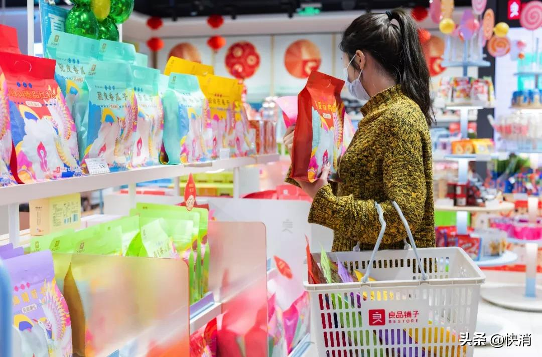 与乐高、安踏“肩并肩”,良品铺子成为这个年货节的零食代表企业
