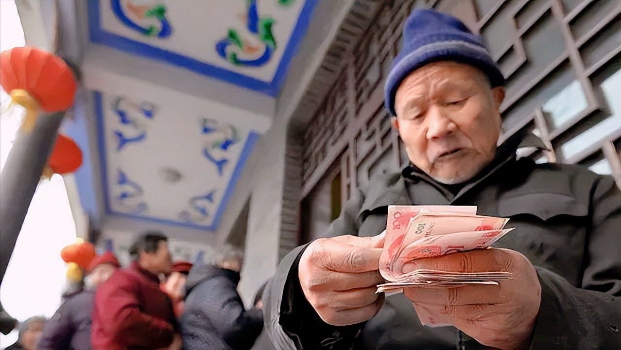 1954年出生的退休人员,在2022年养老金调整中有哪些优势?