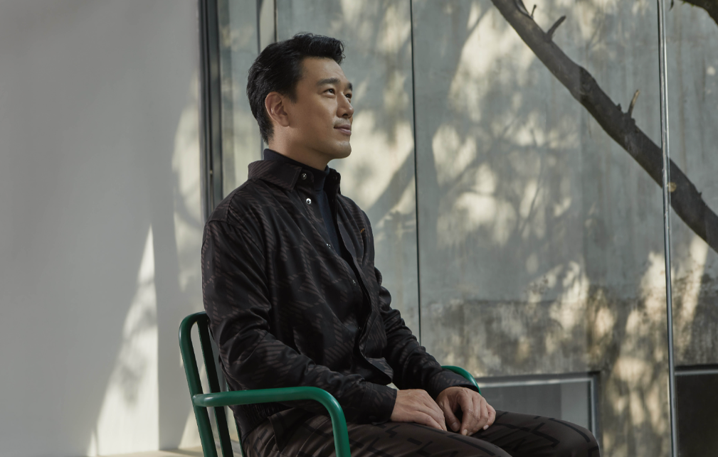 男星王耀庆:为省房租和房东女儿结婚21年,却花10万块买一件西装