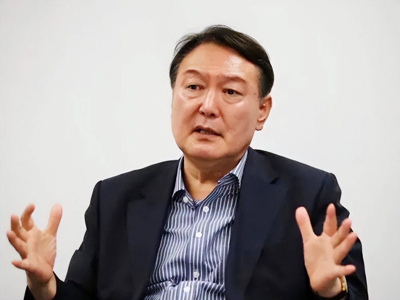 ����������ڿ���������һʯ����ȴ����Ȧ�ף��й������ðݵǵó�