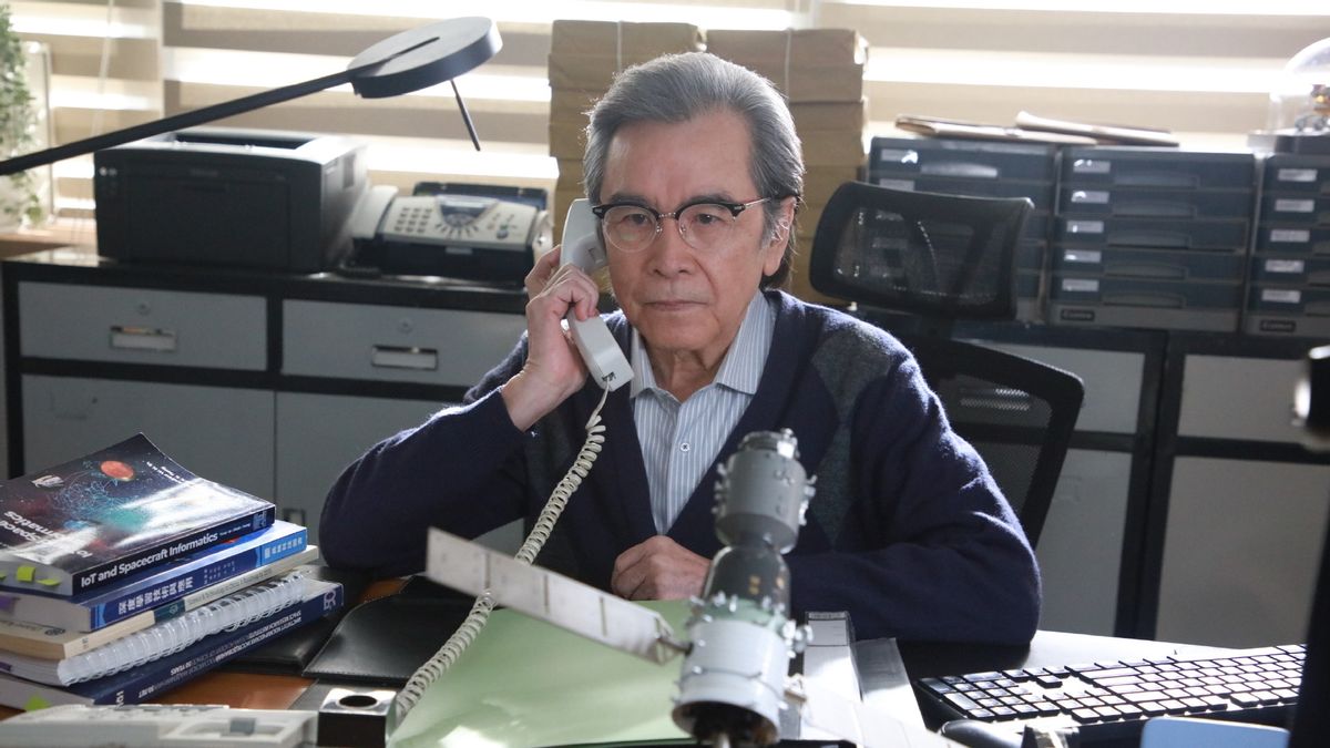 港剧《回归光影颂》热播，姜大卫郭晋安主演，陈展鹏本色出演