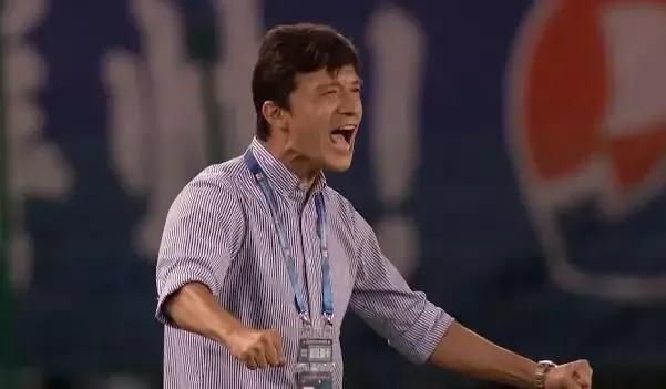 足球比赛教练应该在哪里（国足必须打好翻身仗，主教练在哪里，咱得好好白话白话）