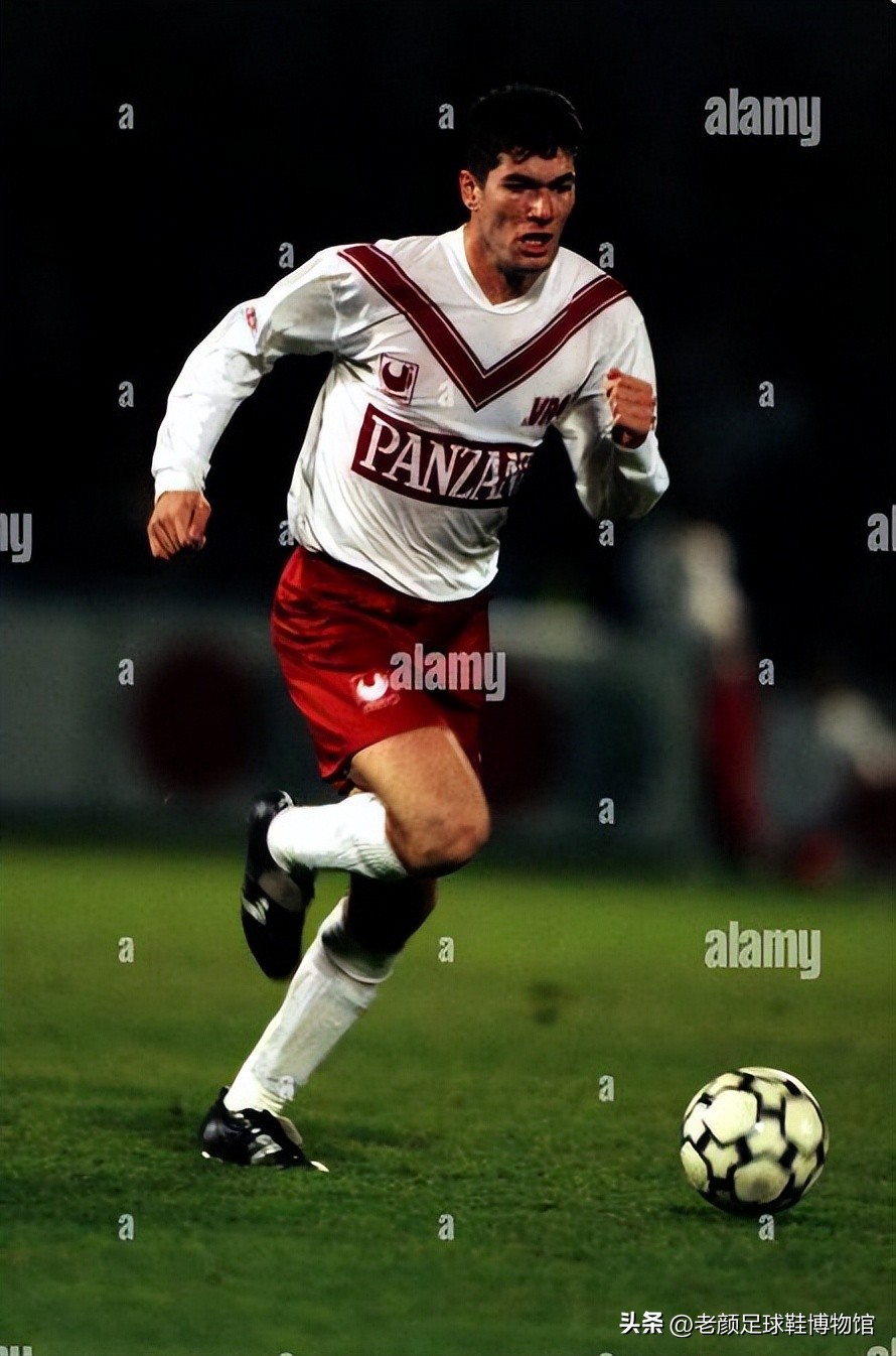 世界杯进球球鞋品牌（法国公鸡赞助过三届世界杯冠军，齐达内坎通纳曾使用球鞋已成传说）