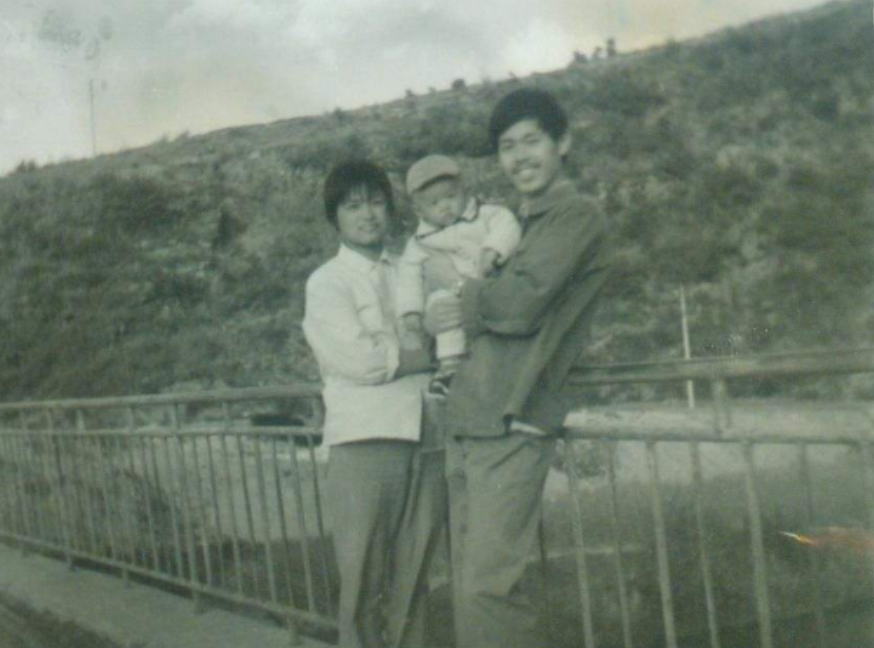 2009年，山东21岁女孩翻墙私奔摔成瘫痪，小伙不离不弃照顾14年