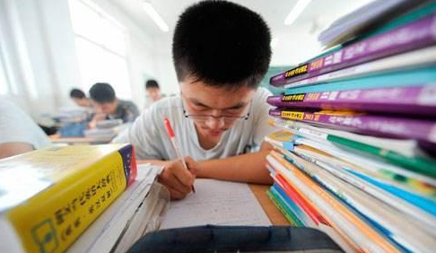 2022年高考款款走来，四类考生可“降分录取”，最多可降低148分